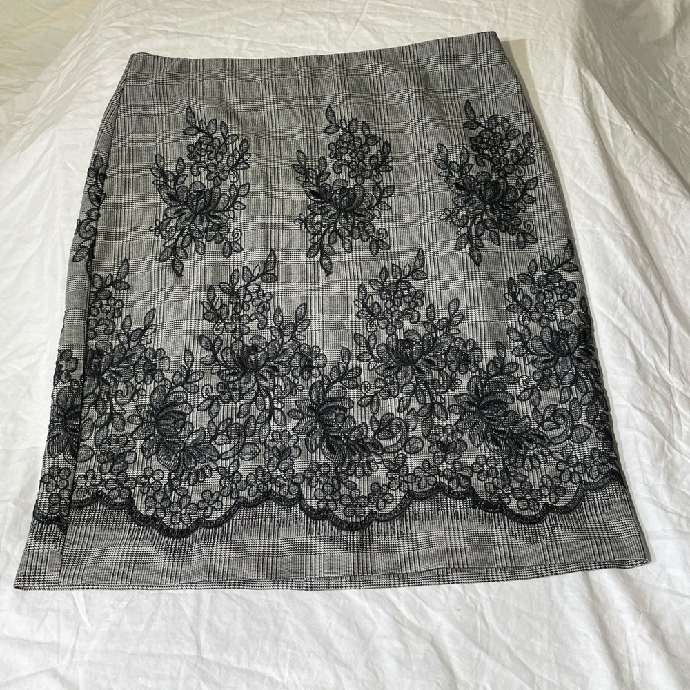 Anne Klein Houndstooth Pencil Skirt with Black Lace